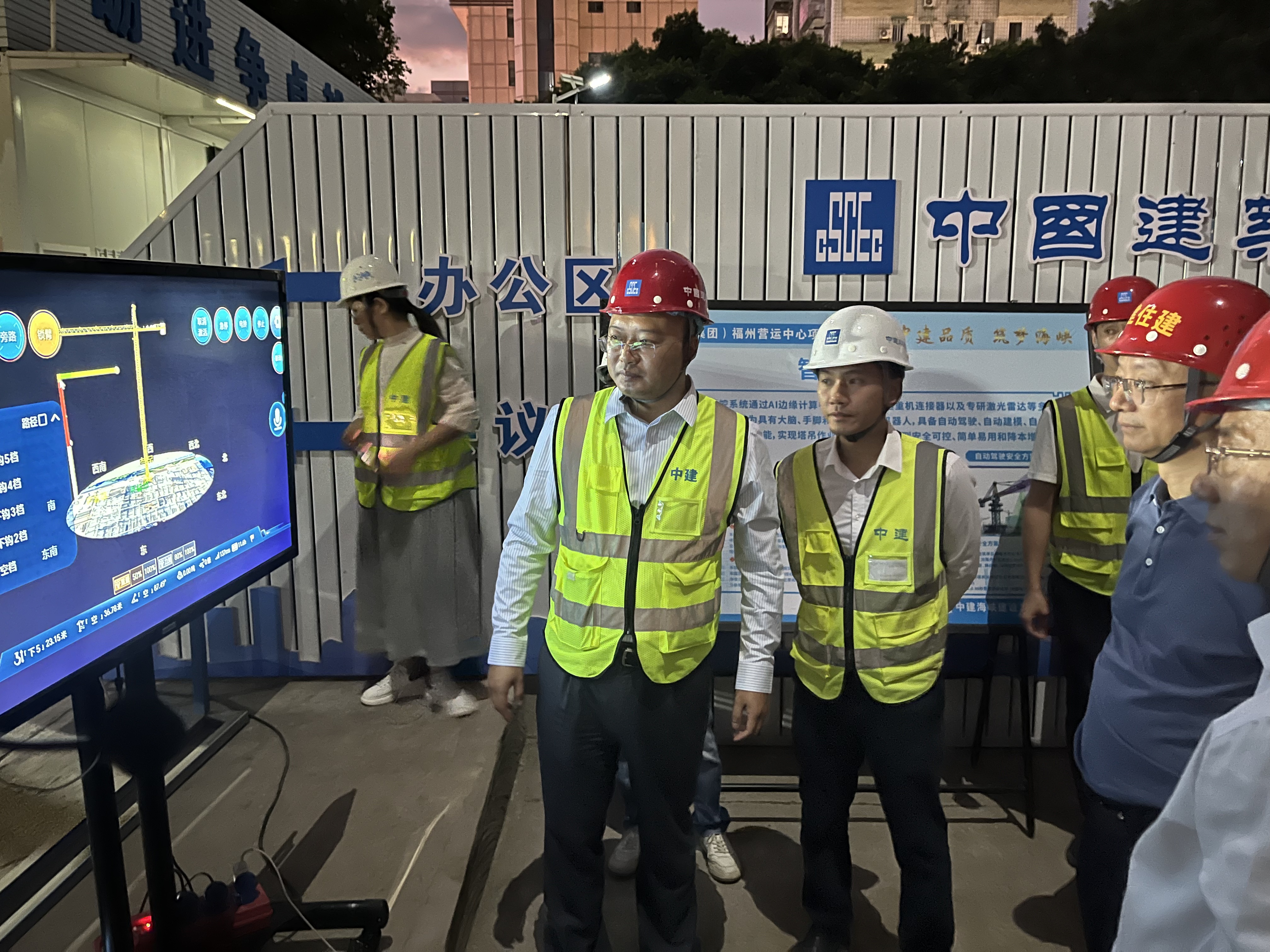 向“興”而行 智造未來 騰暉無人塔吊落地中建海峽興業(yè)銀行（集團(tuán)）福州營(yíng)運(yùn)中心項(xiàng)目